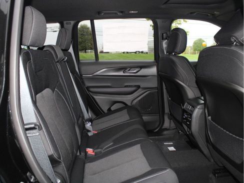 New 2025 Jeep Grand Cherokee Laredo X w/ Luxury Tech Group I image 34