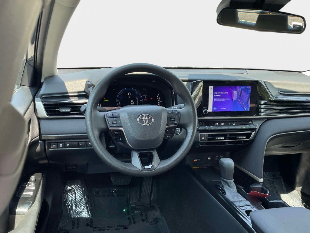 Used 2025 Toyota Camry LE FWD image 17