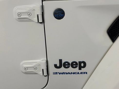 Used 2024 Jeep Wrangler Unlimited w/ Technology Group AWD/4WD image 13