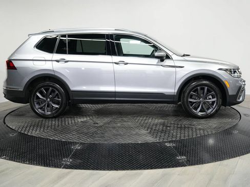 Used 2023 Volkswagen Tiguan SE w/ Panoramic Sunroof Package AWD/4WD image 5