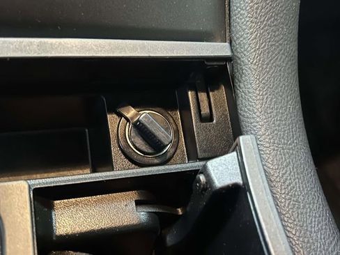 Used 2013 Ford Taurus SEL image 30