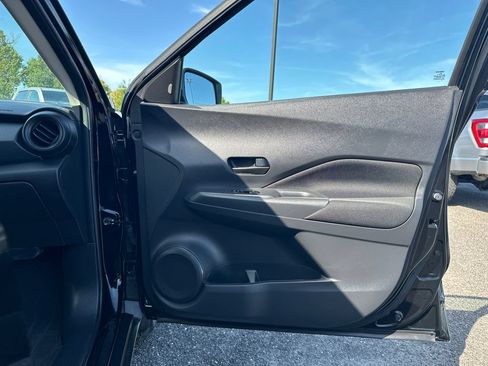 Used 2022 Nissan Kicks S FWD image 17