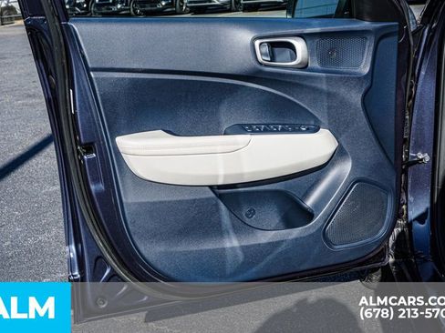 Used 2024 Hyundai Venue Limited image 48