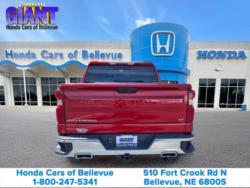 Used 2022 Chevrolet Silverado 1500 LT w/ Z71 Off-Road Package AWD/4WD image 4