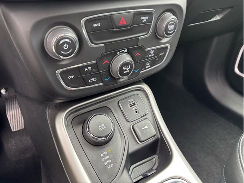 Used 2019 Jeep Compass Latitude w/ Popular Equipment Group image 12