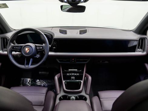 Certified 2024 Porsche Cayenne image 11