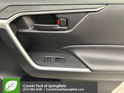 Used 2019 Toyota RAV4 LE image 12