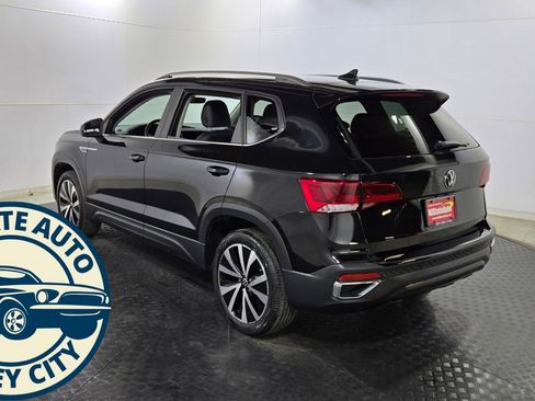 Used 2024 Volkswagen Taos SE image 5