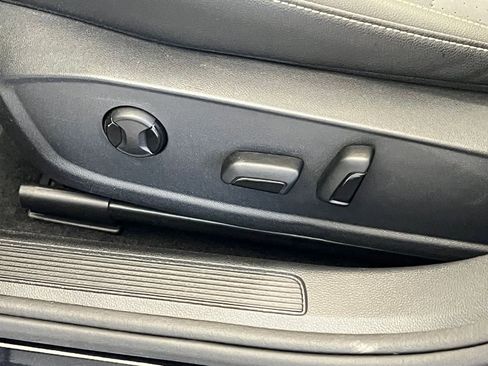 Used 2025 Volkswagen Jetta SE image 23