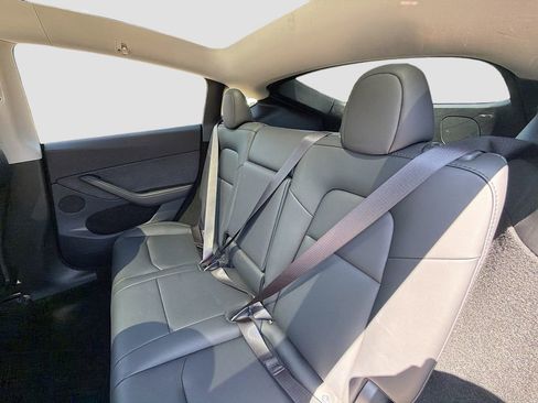 Used 2024 Tesla Model Y Long Range AWD/4WD image 23
