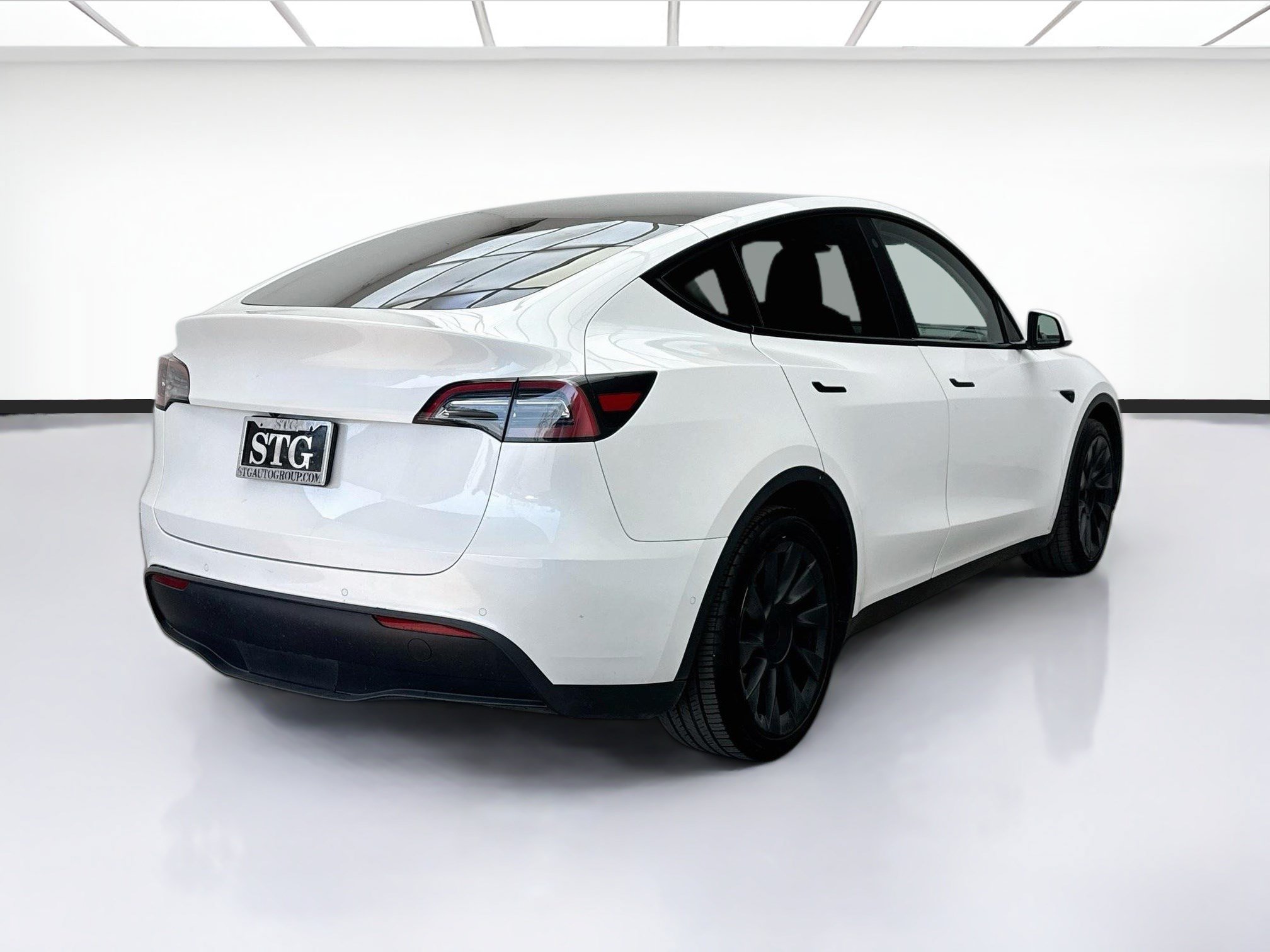 Used 2022 Tesla Model Y Long Range AWD/4WD image 4