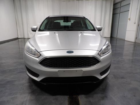 Used 2018 Ford Focus SE FWD image 2