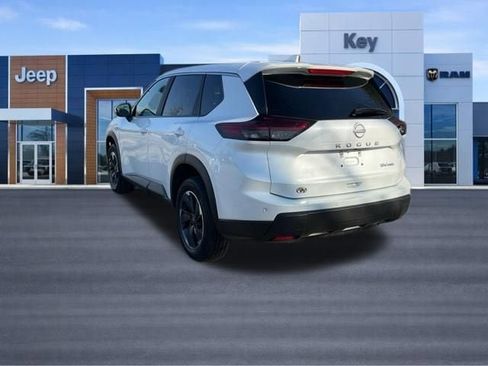 Used 2024 Nissan Rogue SV image 4