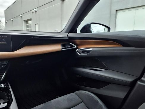 Used 2023 Audi e-tron GT Premium Plus image 19