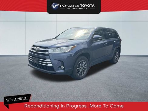 Used 2017 Toyota Highlander XLE AWD/4WD image 1