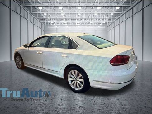 Used 2012 Volkswagen Passat 2.5 SEL FWD image 2
