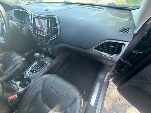 Used 2019 Jeep Cherokee Limited AWD/4WD image 38