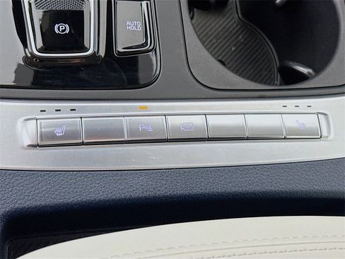 Used 2026 Kia Carnival EX image 12