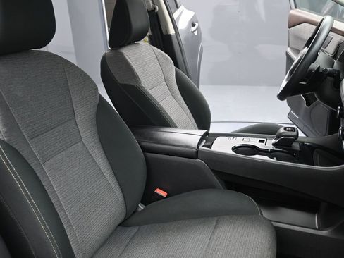 Used 2023 Nissan Rogue SV image 22