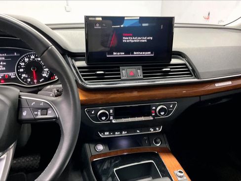 Used 2023 Audi Q5 2.0T Premium w/ Convenience Package image 9