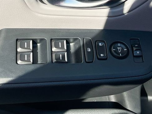 Used 2025 Honda Pilot EX-L image 17