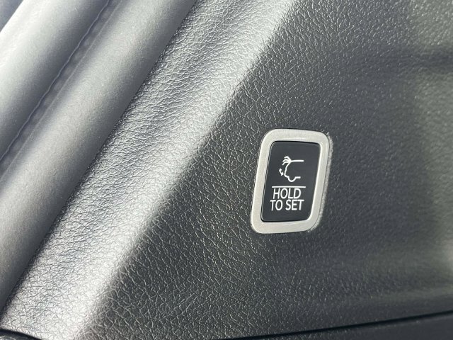 New 2027 Chrysler Pacifica Select FWD image 18
