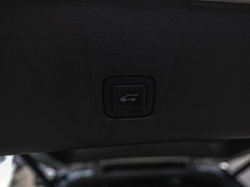 Used 2022 Chevrolet Traverse LT AWD/4WD image 35