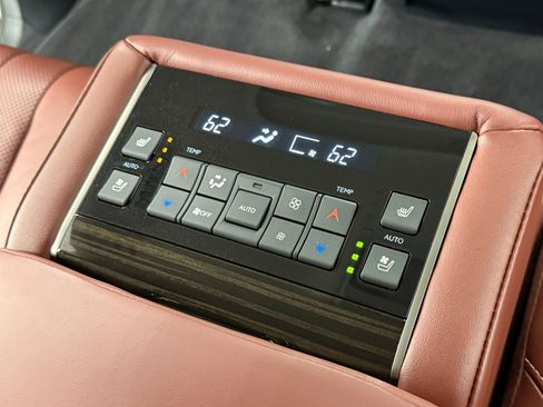 Used 2019 Lexus LX 570 4WD w/ Luxury Package image 36