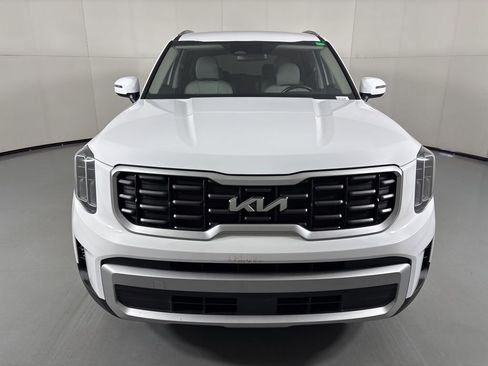 Used 2024 Kia Telluride S FWD image 3