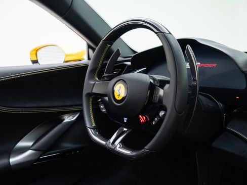 Used 2023 Ferrari SF90 Spider image 32