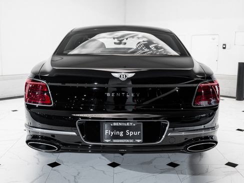 Used 2024 Bentley Flying Spur W12 image 10