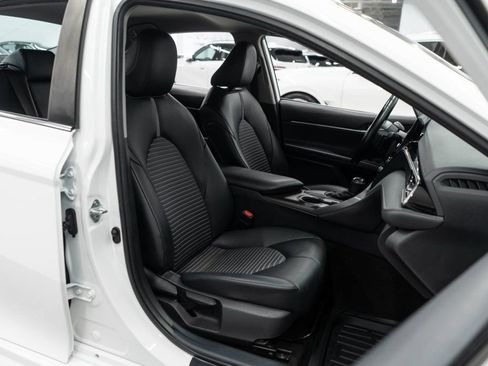 Used 2021 Toyota Camry SE FWD image 10