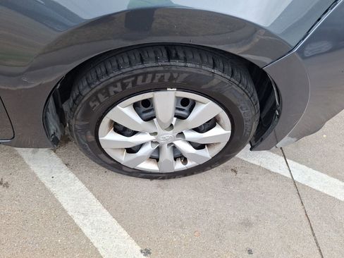 Used 2014 Toyota Corolla LE image 11