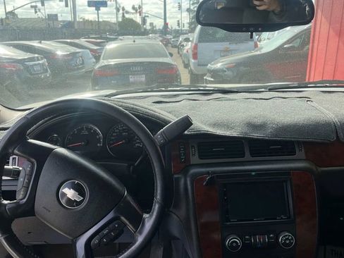 Used 2009 Chevrolet Avalanche LT image 6