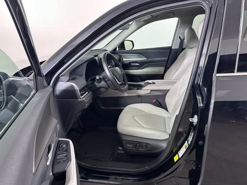 Used 2024 Toyota Grand Highlander AWD image 22