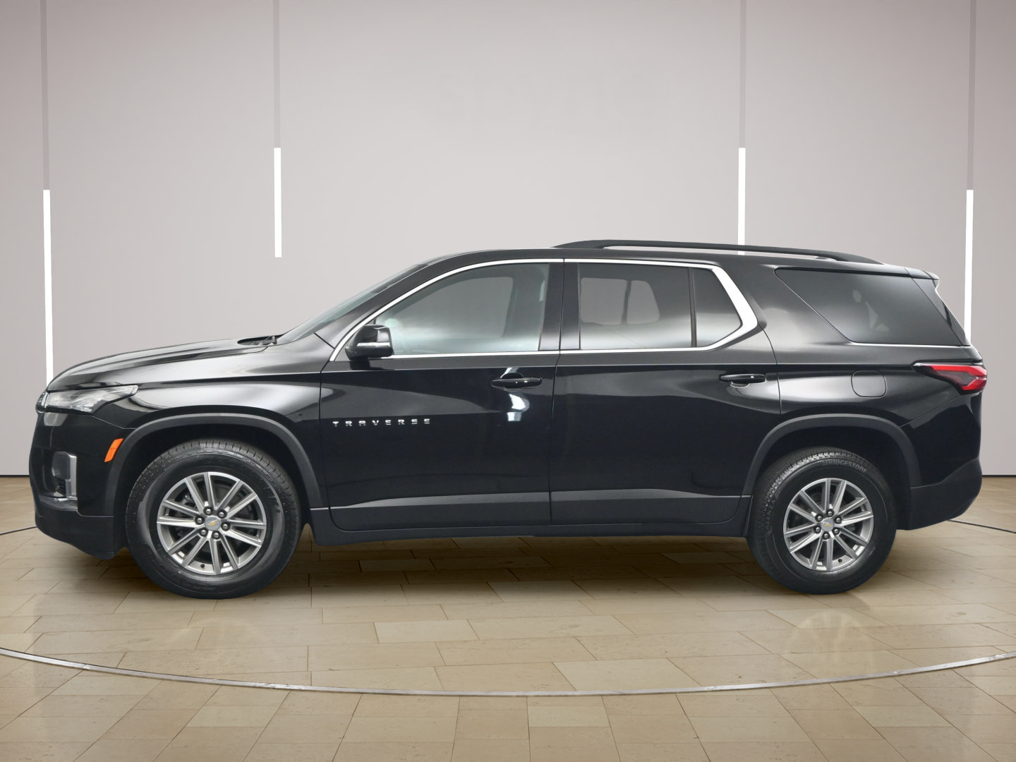 Used 2023 Chevrolet Traverse LT FWD image 4