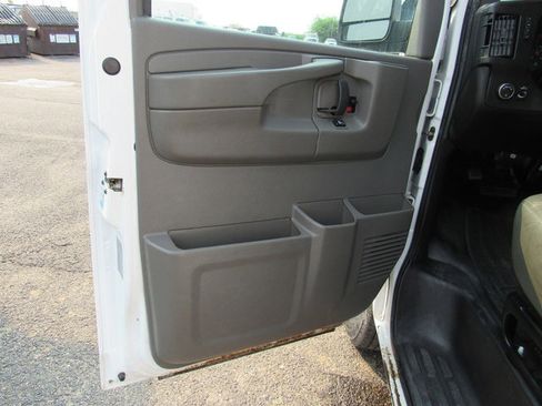 Used 2015 Chevrolet Express 2500 RWD image 28