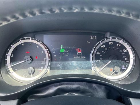 Used 2023 Toyota Highlander XLE FWD image 13