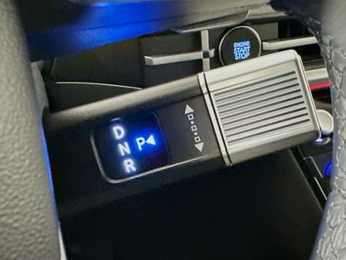 Used 2025 Hyundai Santa Fe Limited image 25