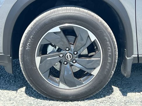 Used 2025 Nissan Rogue SV w/ SV Premium Package FWD image 36