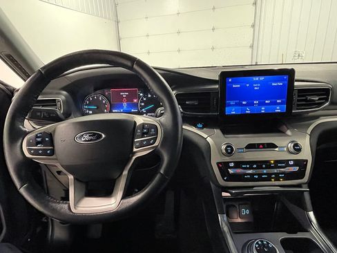 Used 2021 Ford Explorer XLT w/ Equipment Group 202A AWD/4WD image 41