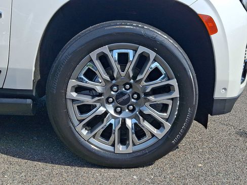 Used 2023 GMC Yukon Denali Ultimate AWD/4WD image 9