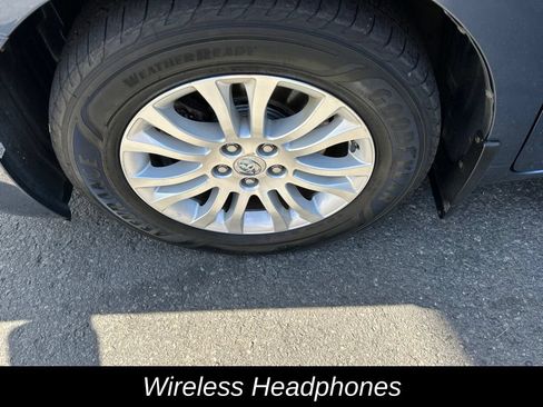 Used 2017 Toyota Sienna XLE Premium FWD image 12