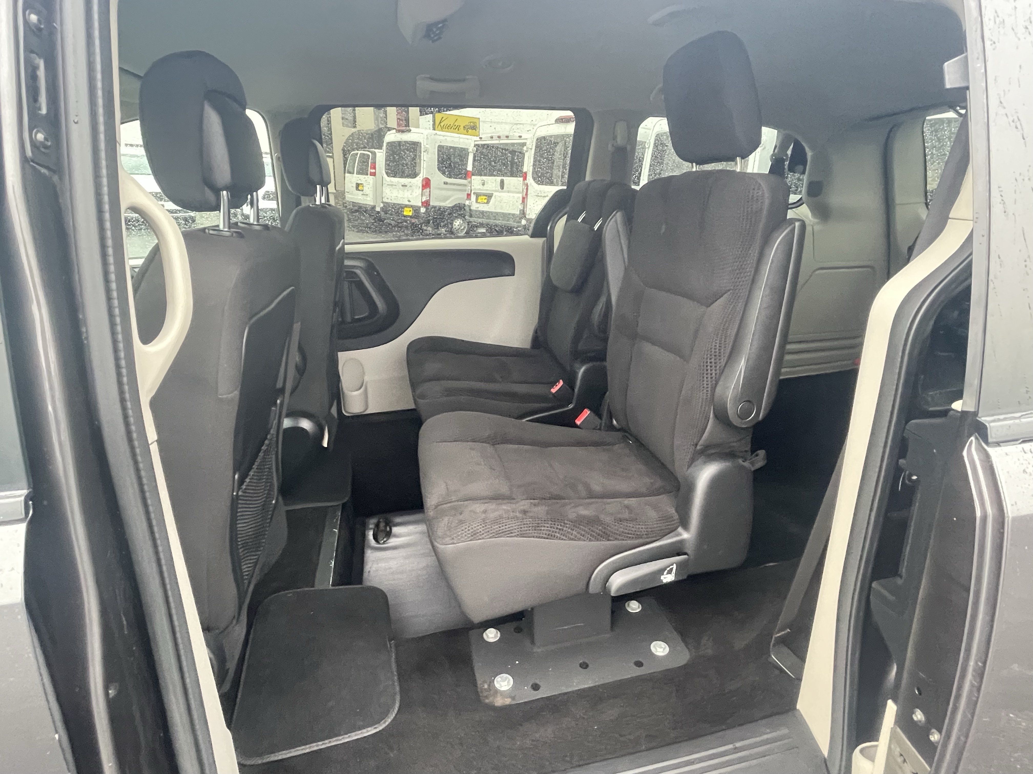 Used 2020 Dodge Grand Caravan SE FWD image 25