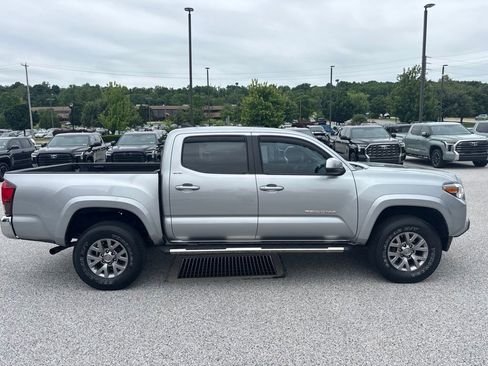 Used 2019 Toyota Tacoma SR5 RWD image 2
