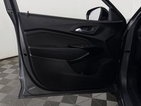 Used 2024 Chevrolet Trax RS w/ Sunroof Package FWD image 11
