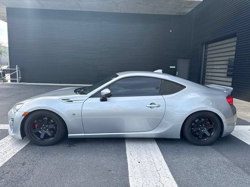 Used 2019 Toyota 86 RWD image 2