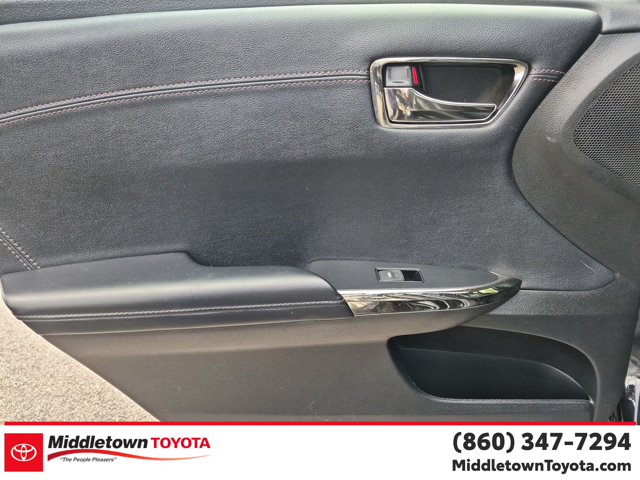 Used 2015 Toyota Avalon XLE Touring FWD image 29
