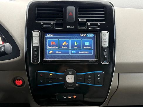 Used 2015 Nissan Leaf SV image 23