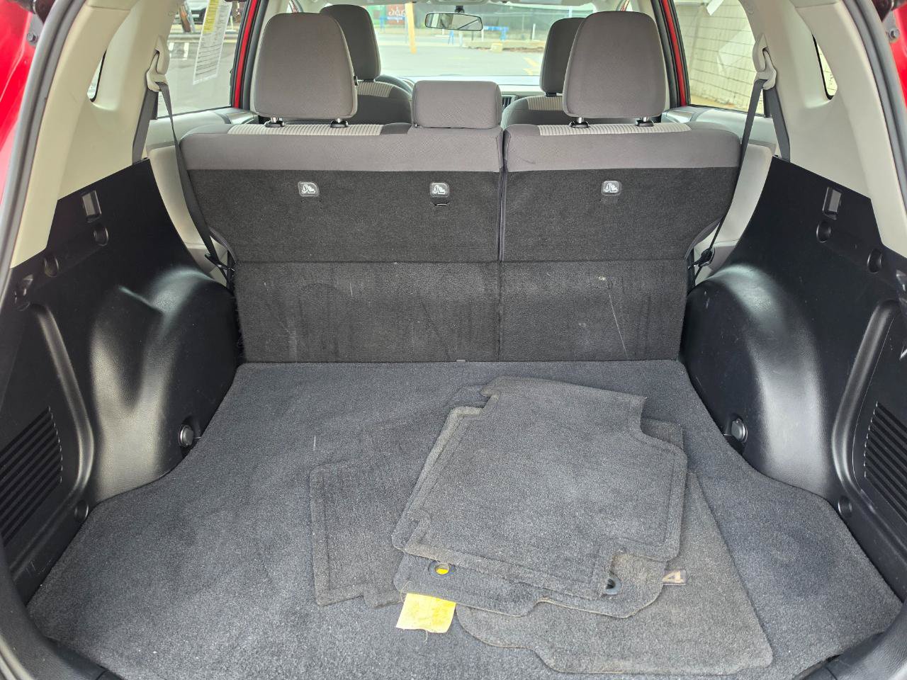 Used 2013 Toyota RAV4 LE AWD/4WD image 5